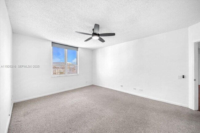 Building Photo - 701 Brickell Key Blvd