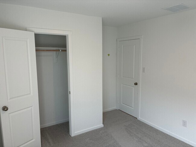 Building Photo - Charming 4 beds 2 baths in San Antonio!