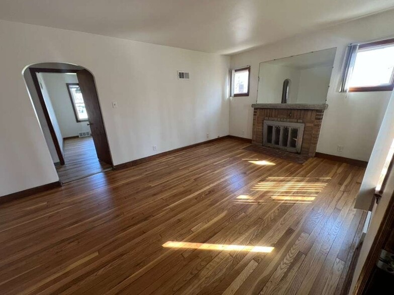 Building Photo - 5050 N 57th St