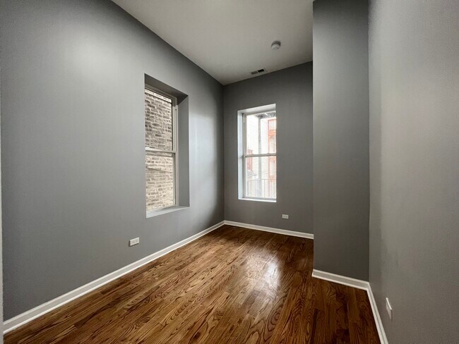 Building Photo - 303 W 24th St