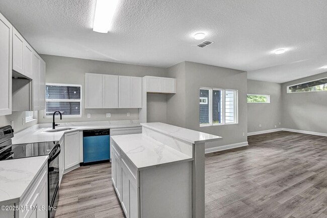 Building Photo - 944 Alderside St