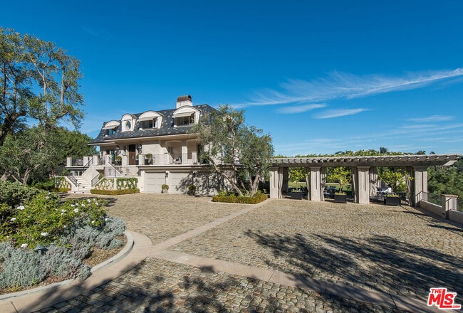 Building Photo - 980 Stradella Rd