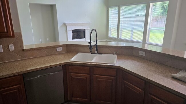 Building Photo - 2126 Blue Water Bay Dr