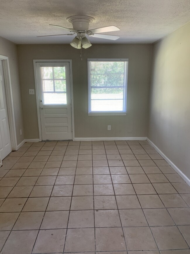 Building Photo - 3144 Montwood Dr