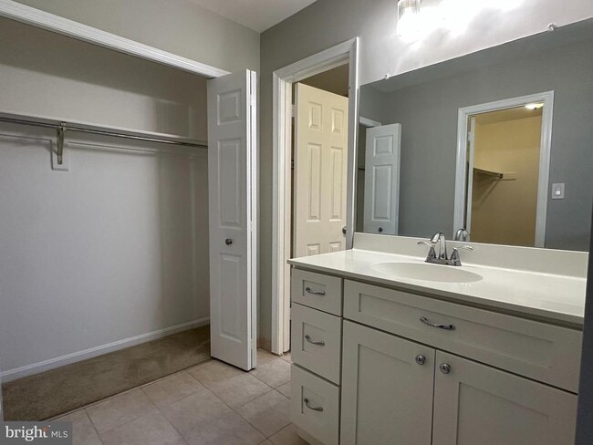 Building Photo - 10152 Village Knolls Ct