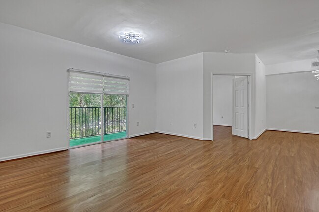 Building Photo - 340 Crestwood Cir