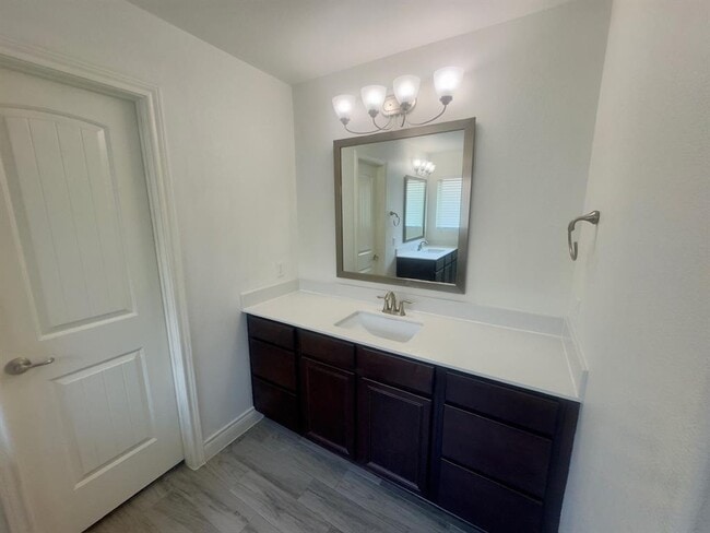 Building Photo - 150 Summer Pointe