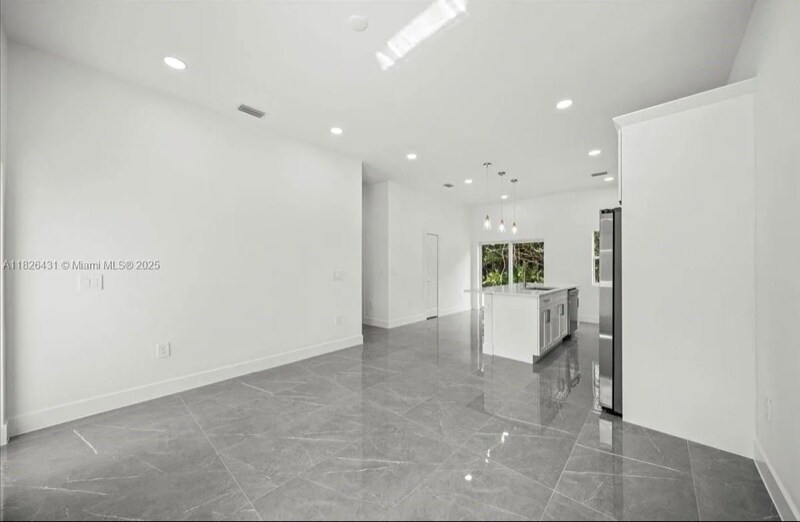 Building Photo - 134 Fox Ave