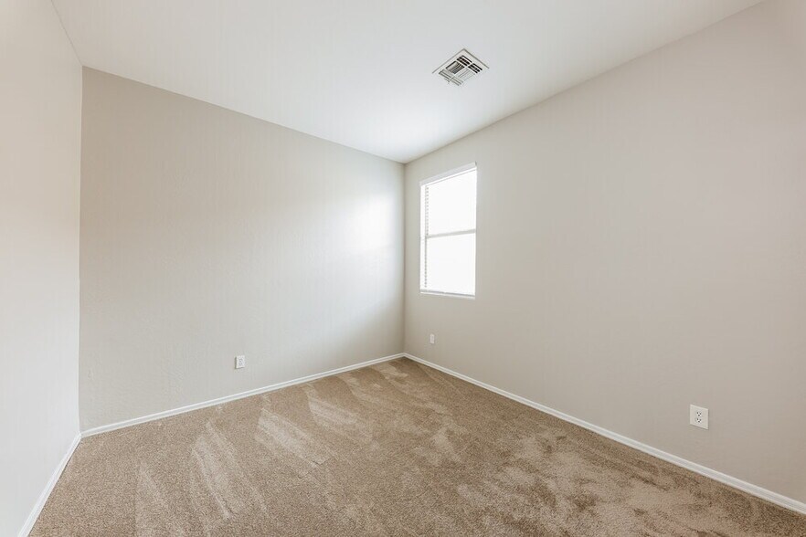 Building Photo - 7612 S 68th Dr