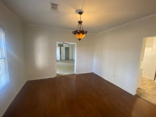 Building Photo - 109 River Park Dr