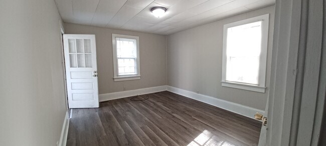 Building Photo - 806 Pou St