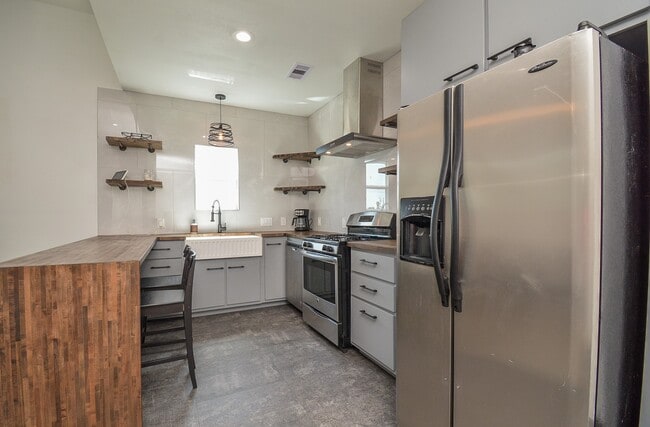 Building Photo - 5018 Avenue M 1/2