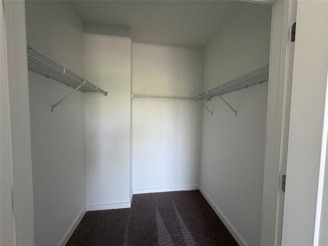 Building Photo - 525 Parkway Dr