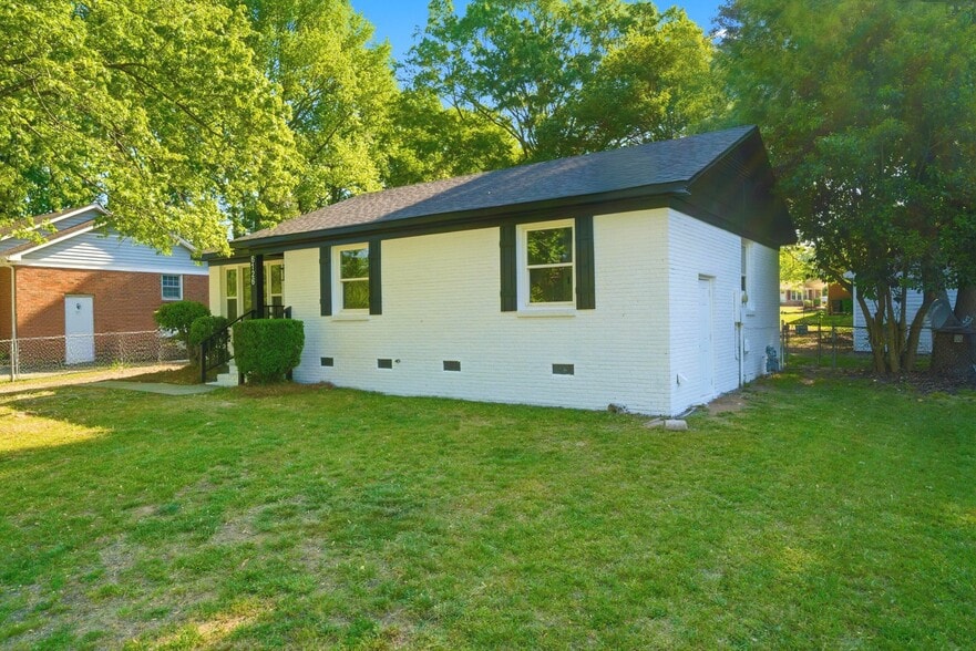 Building Photo - 6126 Amberly Ln