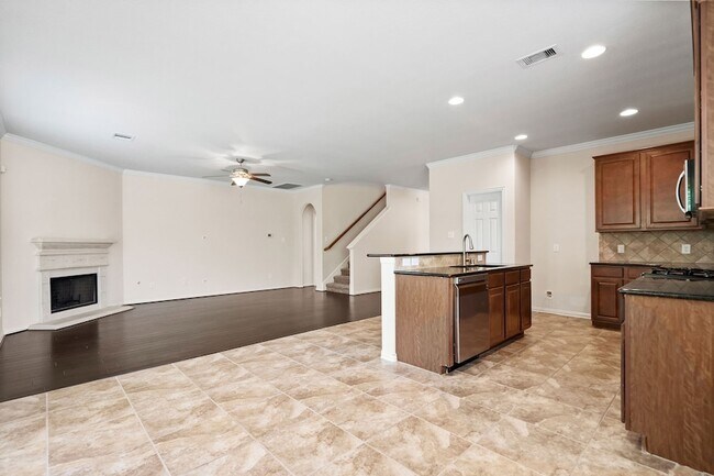 Building Photo - 46 Black Swan Ct