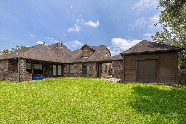 Building Photo - 33303 Winsford St