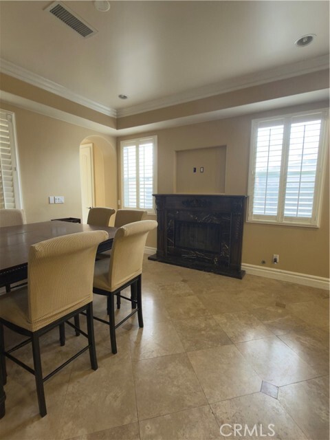 Building Photo - 211 Chicago