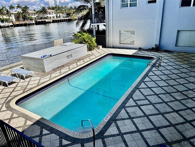 Building Photo - 2200 S Ocean Dr