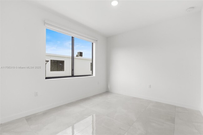 Building Photo - 14530 SW 261st Terrace