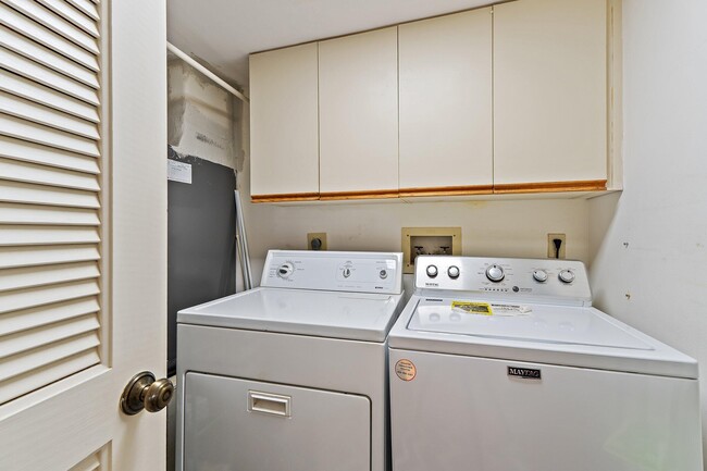 Building Photo - 413 Brackenwood Ln S