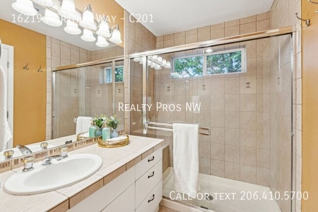 Building Photo - 16219 Northup Way