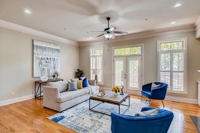 Building Photo - 1941 Ridgemont Ln