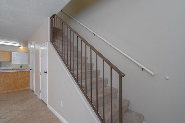 Building Photo - Utilities Included! Beautiful 2 Bedroom Townhome in Ivins