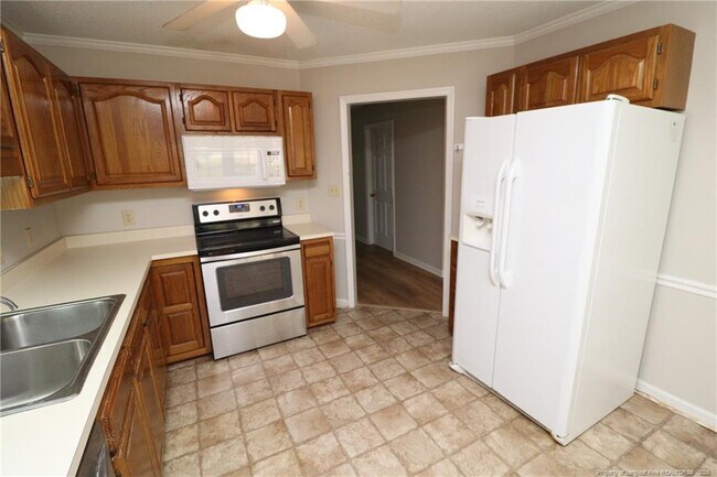 Building Photo - 118 Planetree Ln