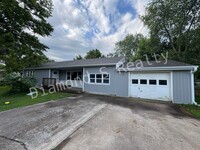 Building Photo - 3 bedroom home near Mercy!