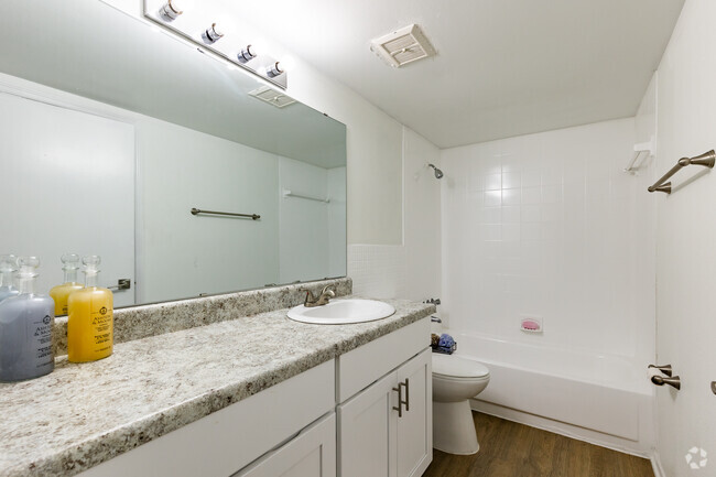 2 BR, 1 BR - 950SF - Primary Bathroom - The Essex