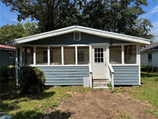 Building Photo - 606 Thornton Ave