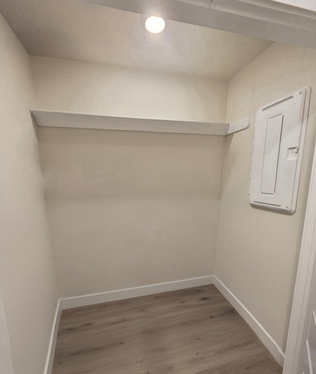 Building Photo - 322 Graze St