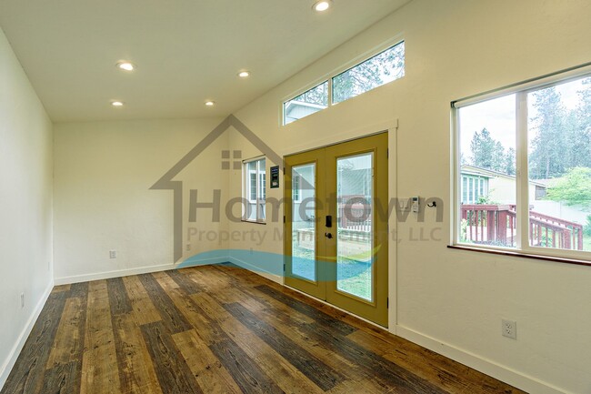 Building Photo - 4 Bedroom 4 Bathroom Home with Attached 2-...