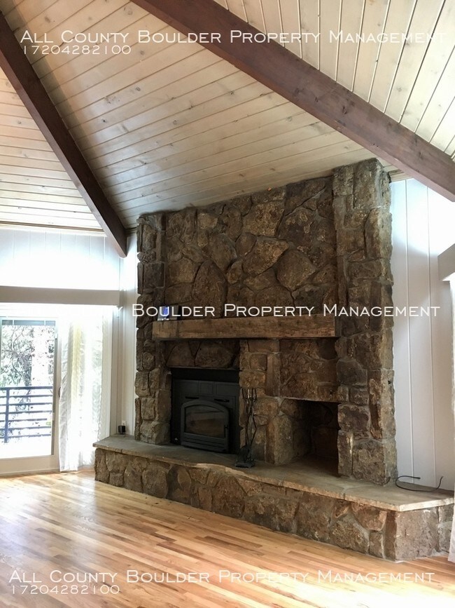 Building Photo - Renovated Lefthand Canyon Home