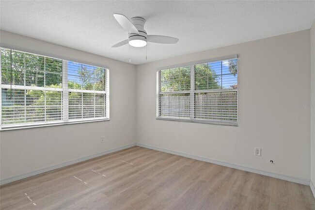 Building Photo - 9740 Lamantin Dr