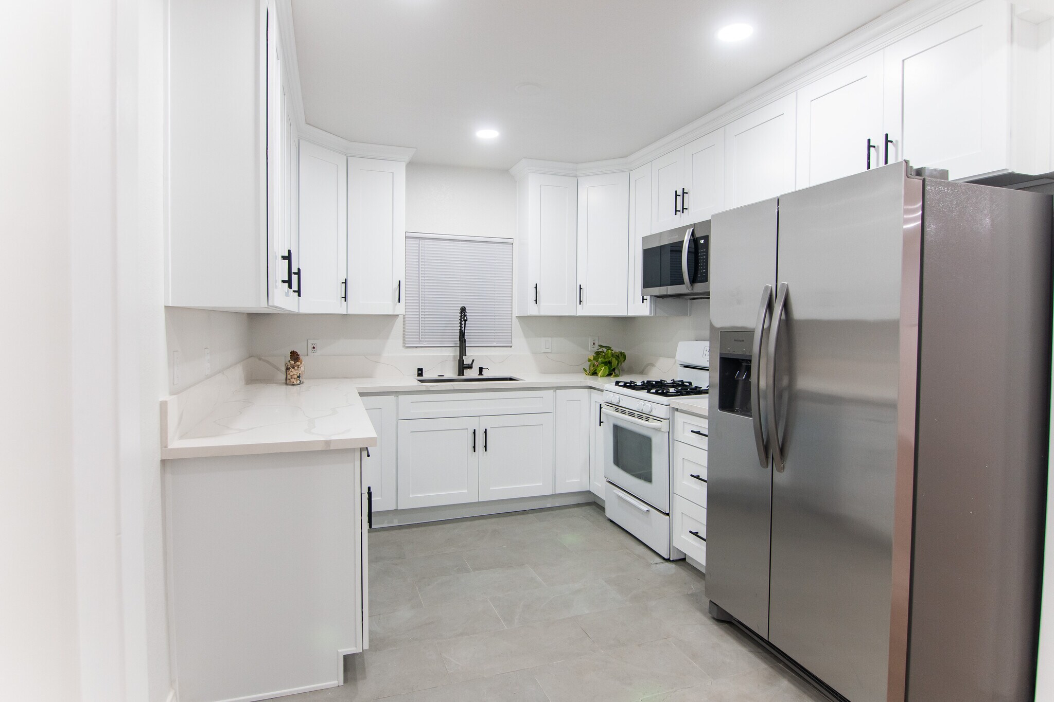 Kitchen - 14700 Friar St