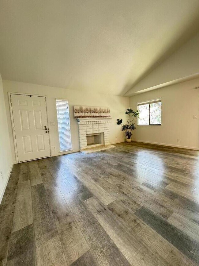 Building Photo - 5705 Makati Cir