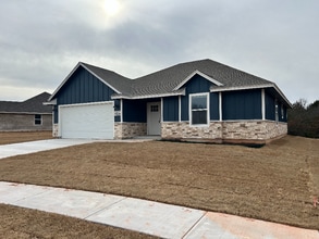 Building Photo - 4600 Lincoln St