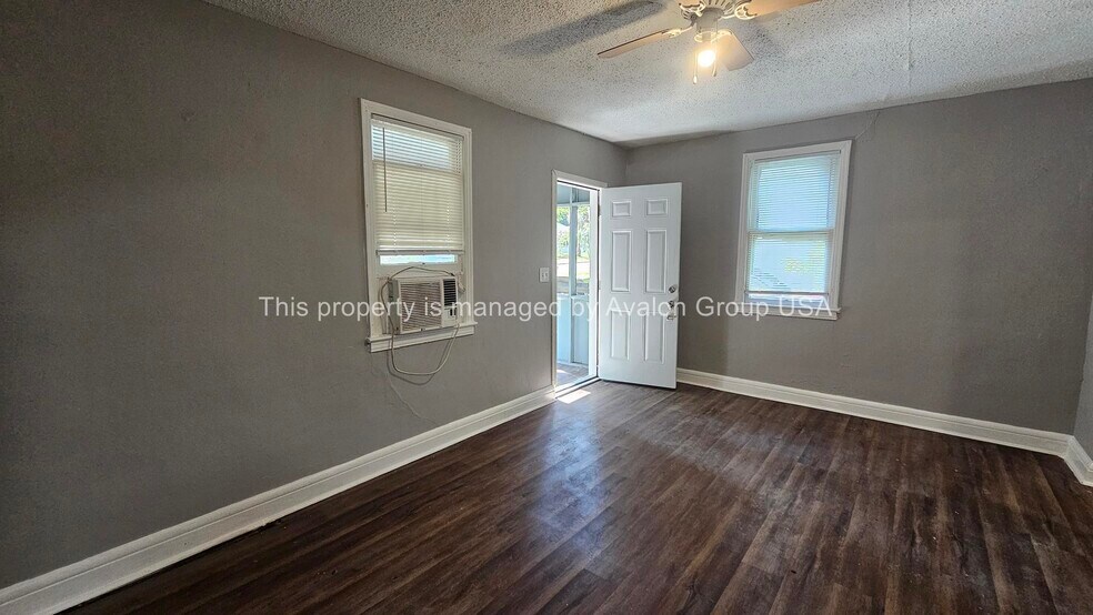 Building Photo - 4066 Walnut St