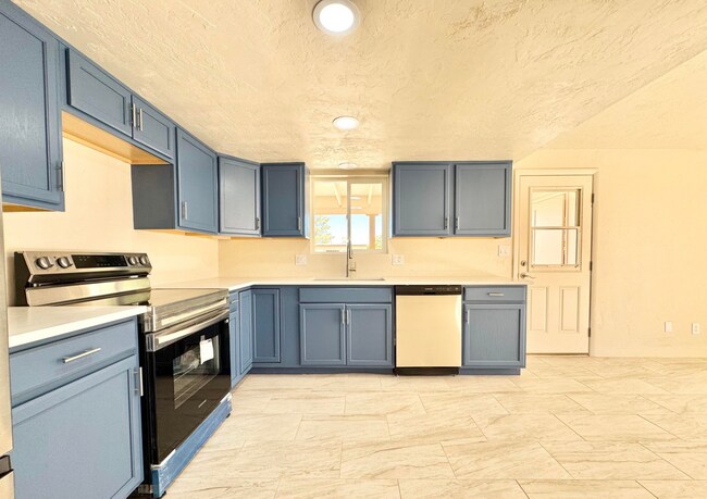 Building Photo - 4BR/2BA/2CP, 1698 sq.ft. rental in Sierra Vista, AZ