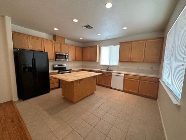 Building Photo - STUNNING!!!  Gorgeous Home In Connor Estates