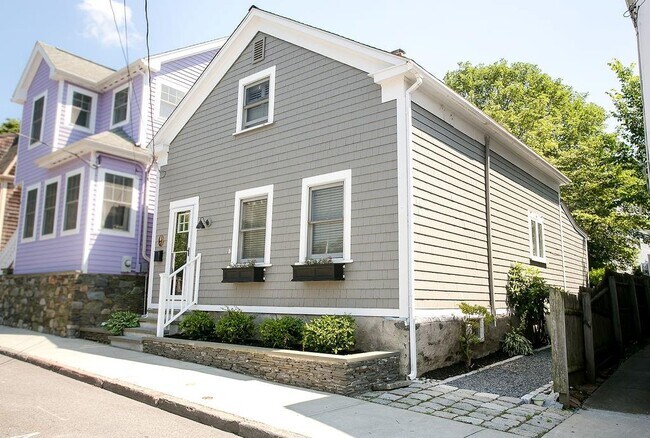 Primary Photo - 45 Holland St