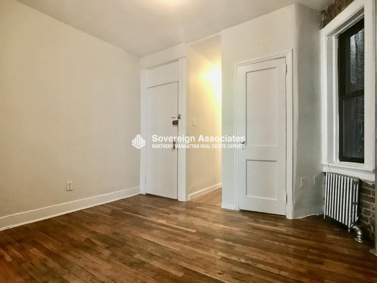 Building Photo - 405 W 49th St