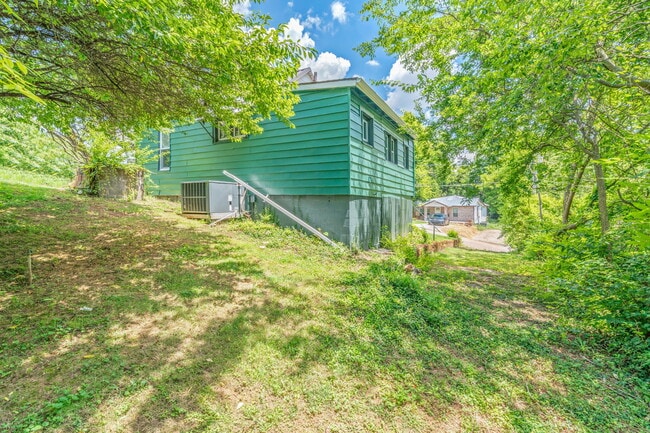 Building Photo - 4100 Garnet Dr