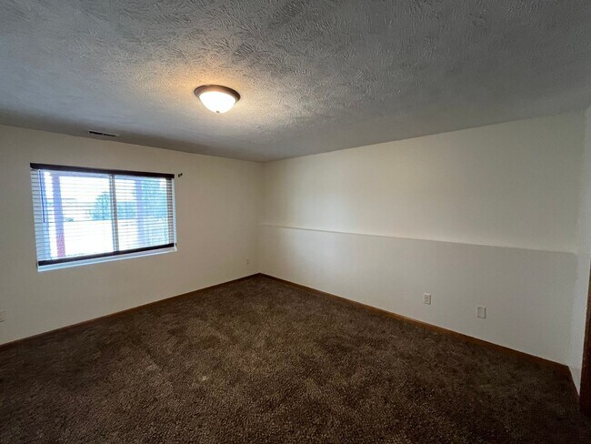 Building Photo - 8020 Renatta Dr