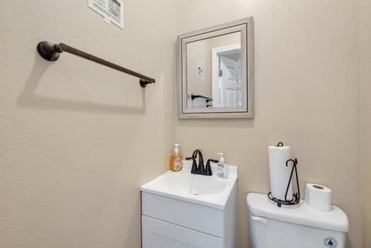 Building Photo - $250 Off Your Second Month's Rent + $250 Referral Bonus | Student-Friendly 3BR Home Minutes from ...
