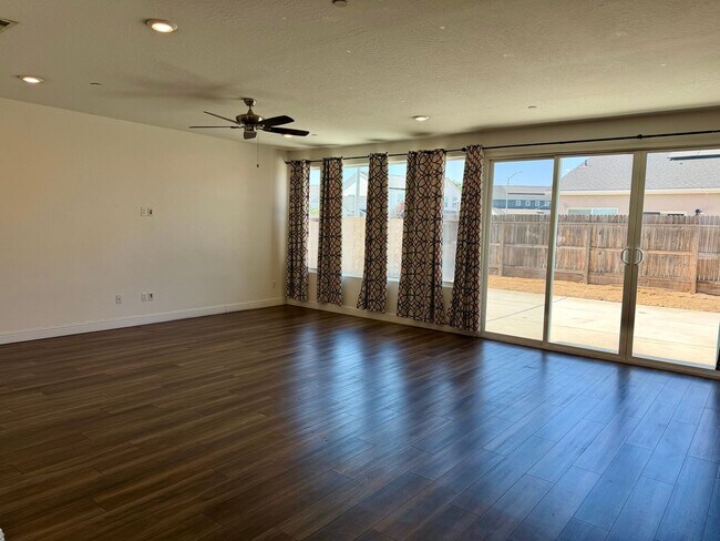 Building Photo - Spacious Next-Gen Lennar Home for Rent in the Clovis Unified School District