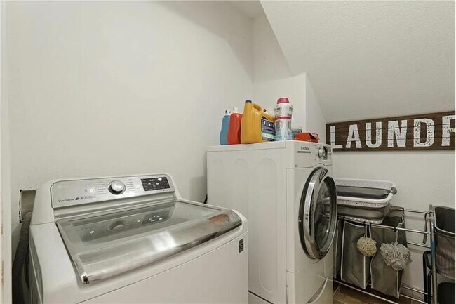Building Photo - 5447 Benttree Way