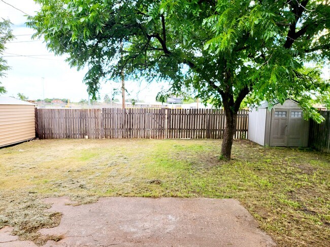 Building Photo - 3208 42nd St