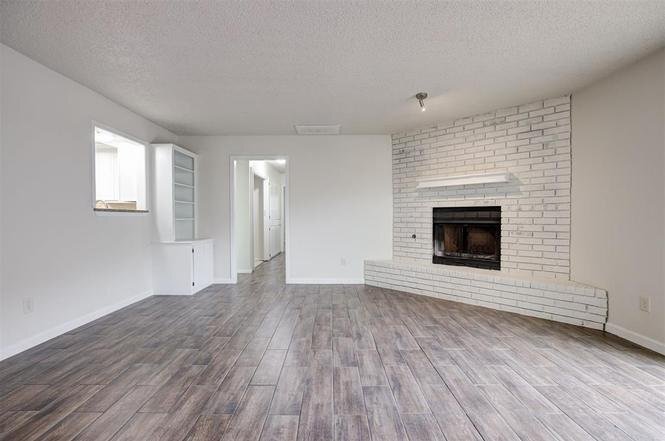 Building Photo - 9023 N Rockwell Dr